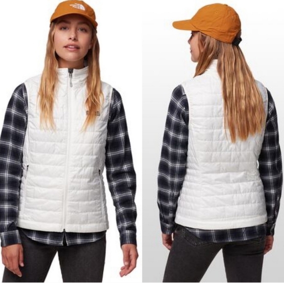 Patagonia Jackets & Blazers - Patagonia white nanopuff vest size medium